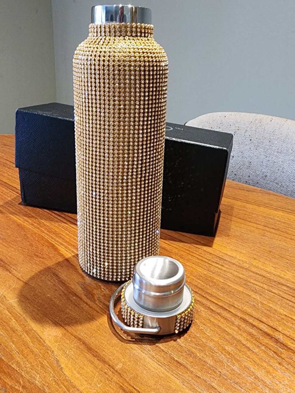 New TOMO Gold Water Bottle 24 oz. - Picture 2 of 6